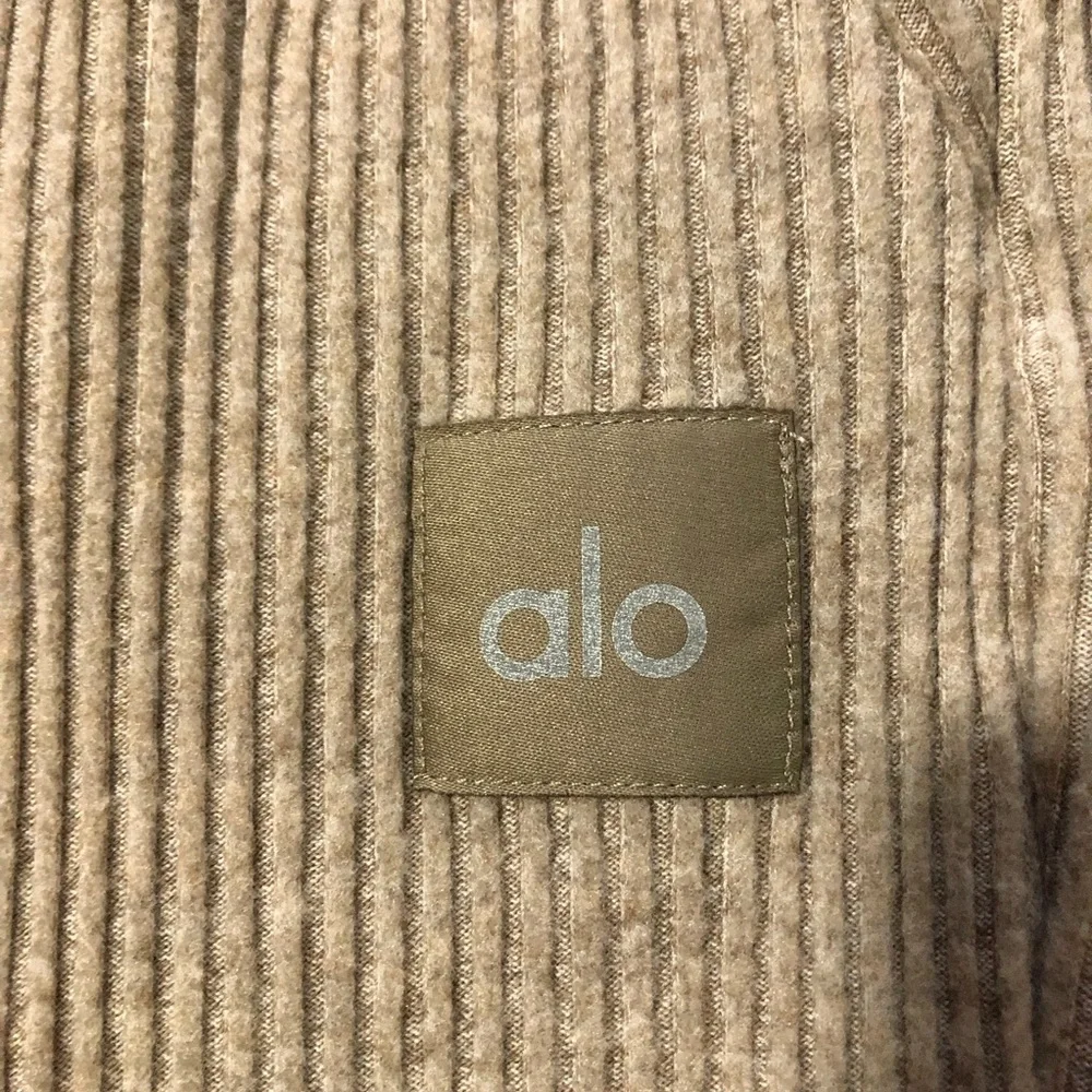 NWT Alo yoga muse sweatpants gravel Heather M soft cozy lounging joggers